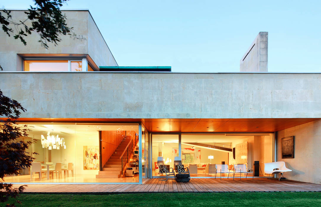 Casa en Mungia, Hoz Fontan Arquitectos Hoz Fontan Arquitectos Balcone, Veranda & Terrazza in stile moderno