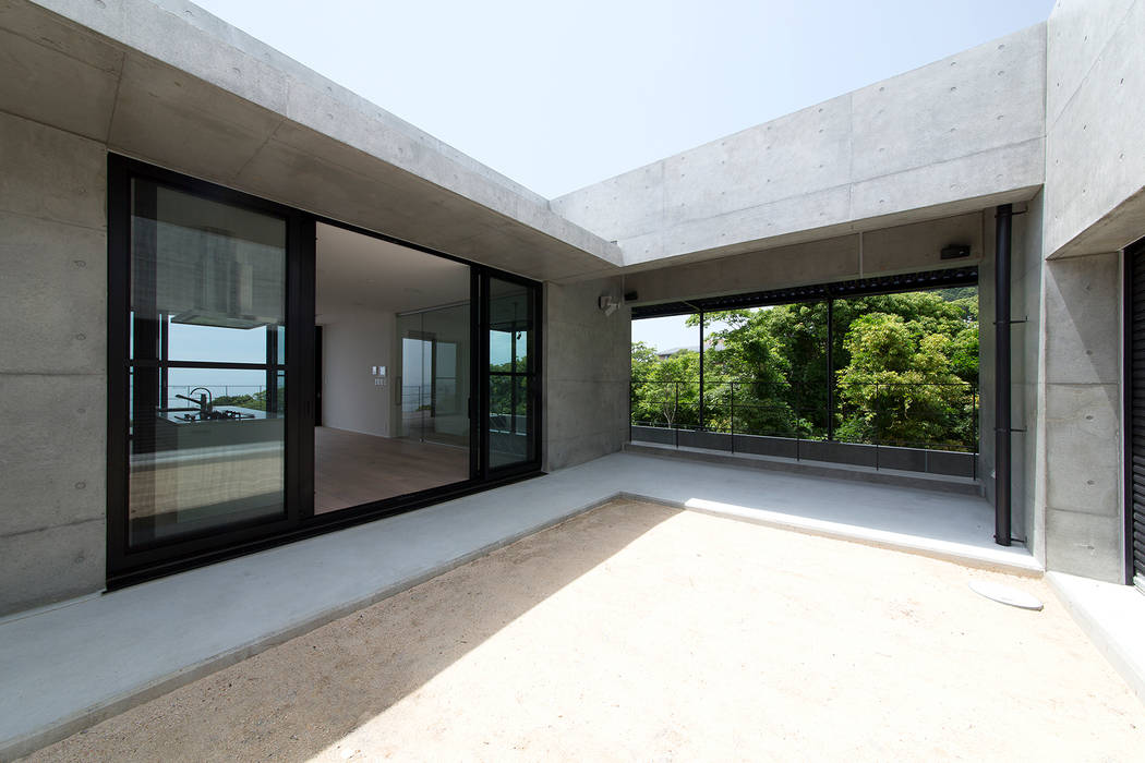 非日常スタジオ付ガレージ住宅, ラブデザインホームズ／LOVE DESIGN HOMES ラブデザインホームズ／LOVE DESIGN HOMES Jardines eclécticos