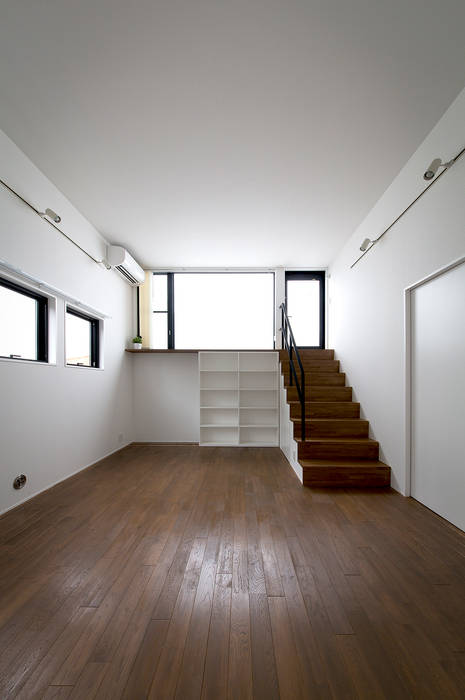 ノスタルジックグリーンハウス ラブデザインホームズ／LOVE DESIGN HOMES オリジナルデザインの リビング セカンドリビング,階段,収納