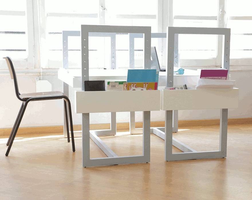 ADAPTATIVE ADULT AND CHILDREN’S DESK, LOUIS SICARD LOUIS SICARD Minimalst style study/office Desks