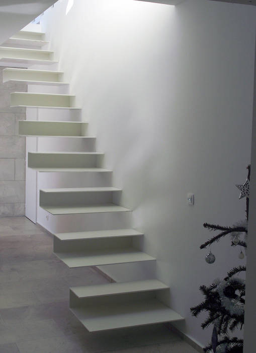 Escalier Hamerman Rouby Architectes Couloir, entrée, escaliers minimalistes Immeuble,Escaliers,Fenêtre,loger,Bois,Plante,Design d&#39;intérieur,Architecture,Gris,Fixation