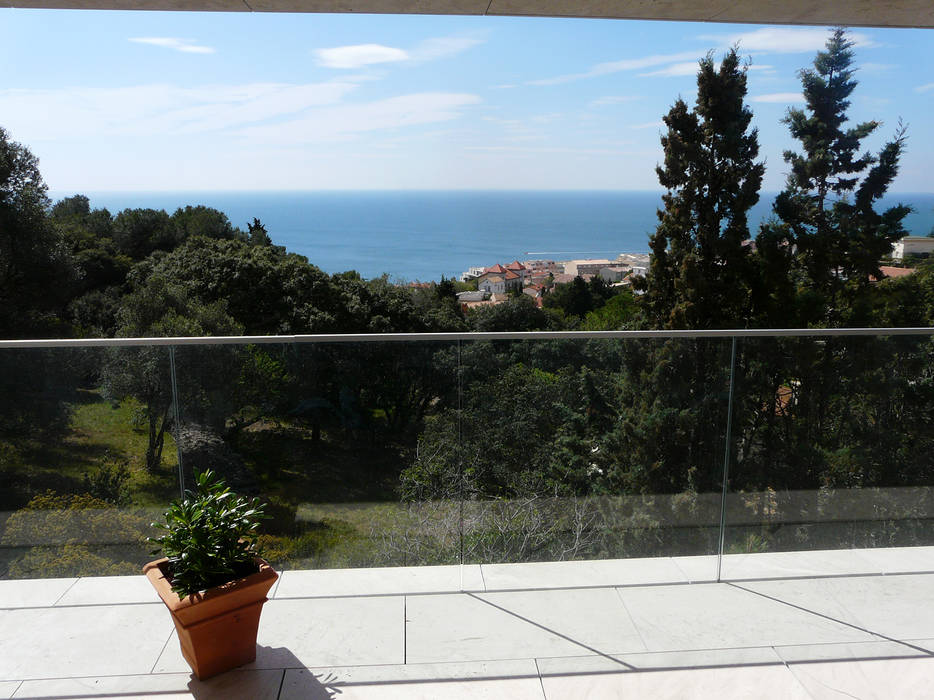 Vue sur la mer Hamerman Rouby Architectes Terrasse Ciel,Plante,Biens,Nuage,Pot de fleur,Plante d&#39;appartement,Arbre,Clôture,Ombre,mur