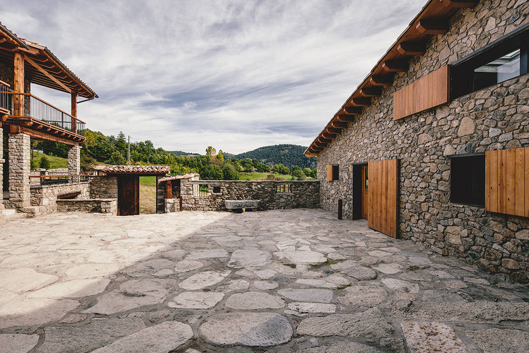 Rehabilitación en la Cerdanya, dom arquitectura dom arquitectura Other spaces Pet accessories