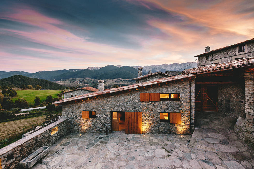 Rehabilitación en la Cerdanya, dom arquitectura dom arquitectura Lebih banyak kamar Pet accessories