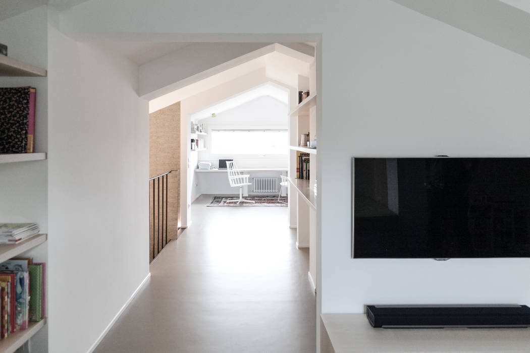 A casa di Giulia, Plastudio Plastudio Eclectic style corridor, hallway & stairs