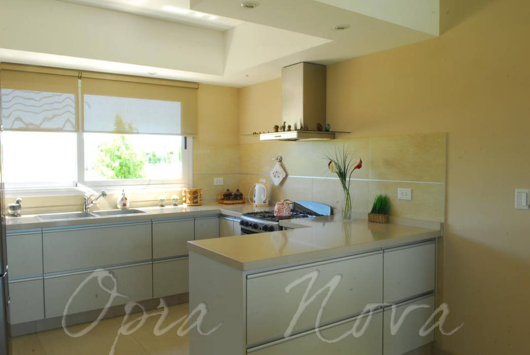 Cocina Opra Nova - Arquitectos - Buenos Aires - Zona Oeste Cocinas de estilo moderno