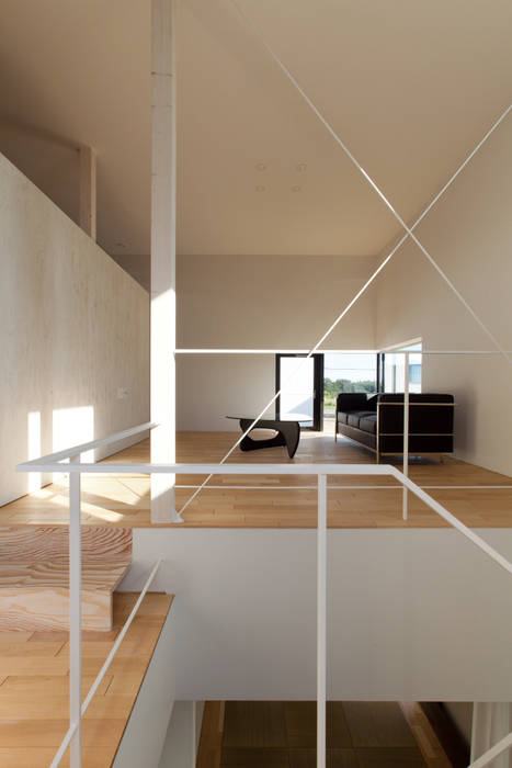 Black & White BOX, 一級建築士事務所 Atelier Casa 一級建築士事務所 Atelier Casa Salas de estar modernas