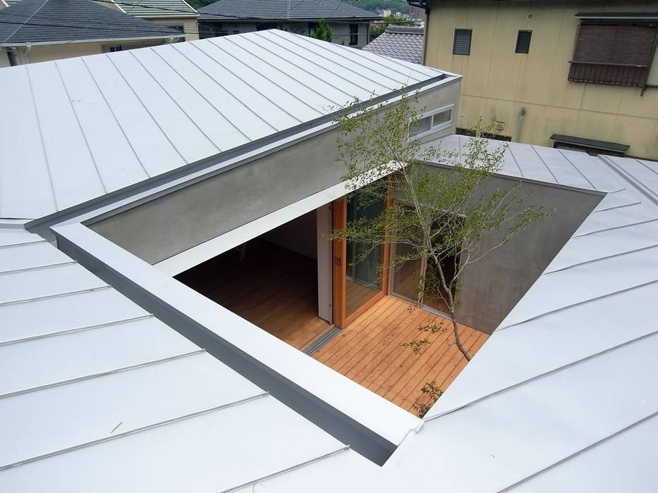 Spiral Roof, 諸江一紀建築設計事務所 諸江一紀建築設計事務所 Balkon, Beranda & Teras Gaya Eklektik