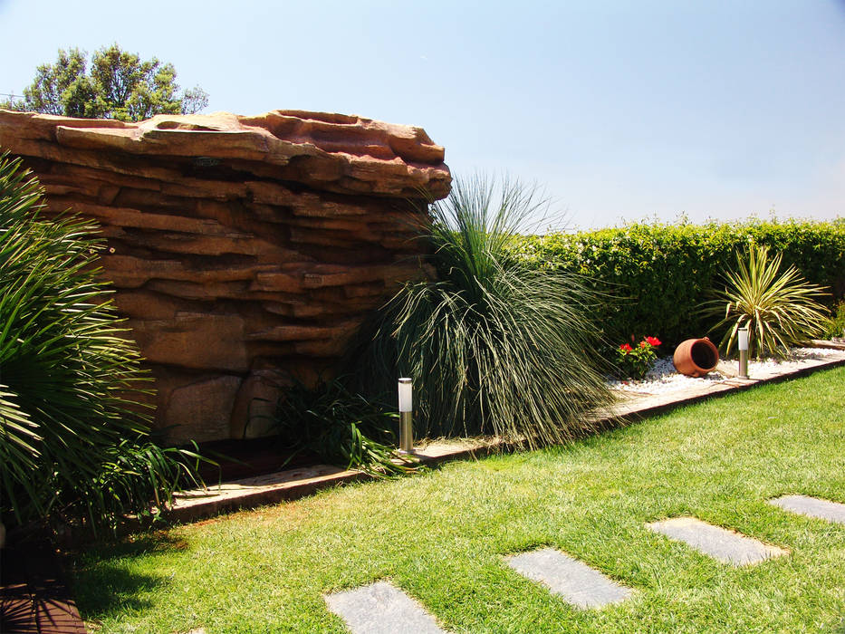 Roca con Ducha Overstone Jardines de estilo moderno Accesorios y decoración