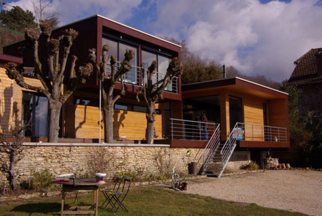 Façade Sud, coté jardin et Seine Atelier d'Architecture Marc Lafagne, architecte dplg Maisons modernes Nuage,Ciel,Plante,Immeuble,Fenêtre,Arbre,Bois,Table,Loisirs,Bardage