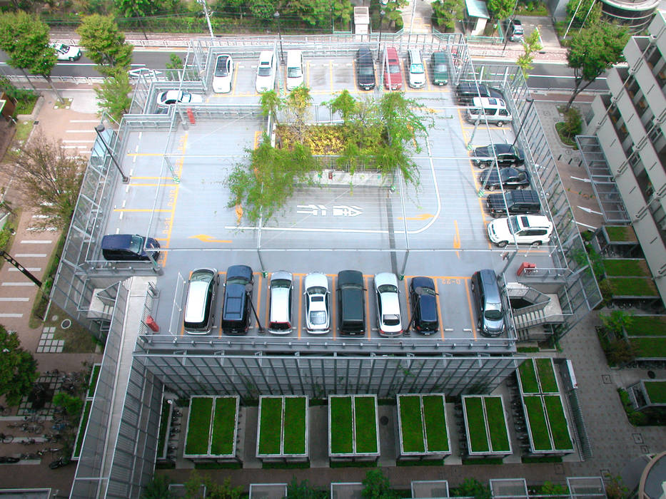 緑の風景をつくる立体駐車場, ユミラ建築設計室 ユミラ建築設計室 Murs & Sols modernes
