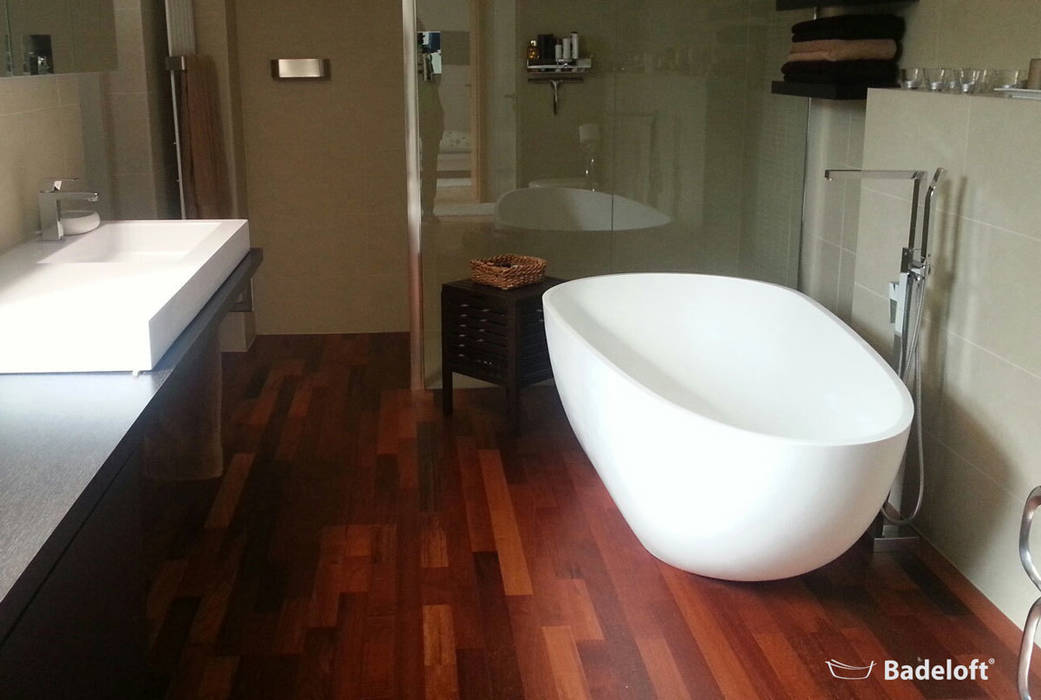 homify Modern Bathroom Bathtubs & showers