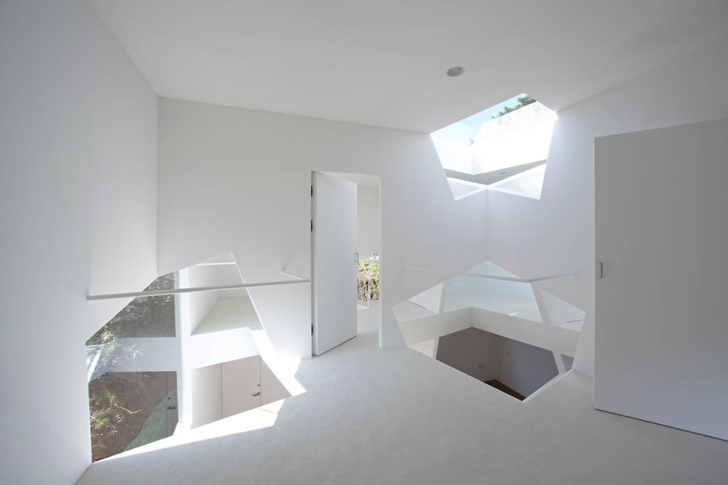 ​Villa Kanousan, Yuusuke Karasawa Architects Yuusuke Karasawa Architects モダンな 家