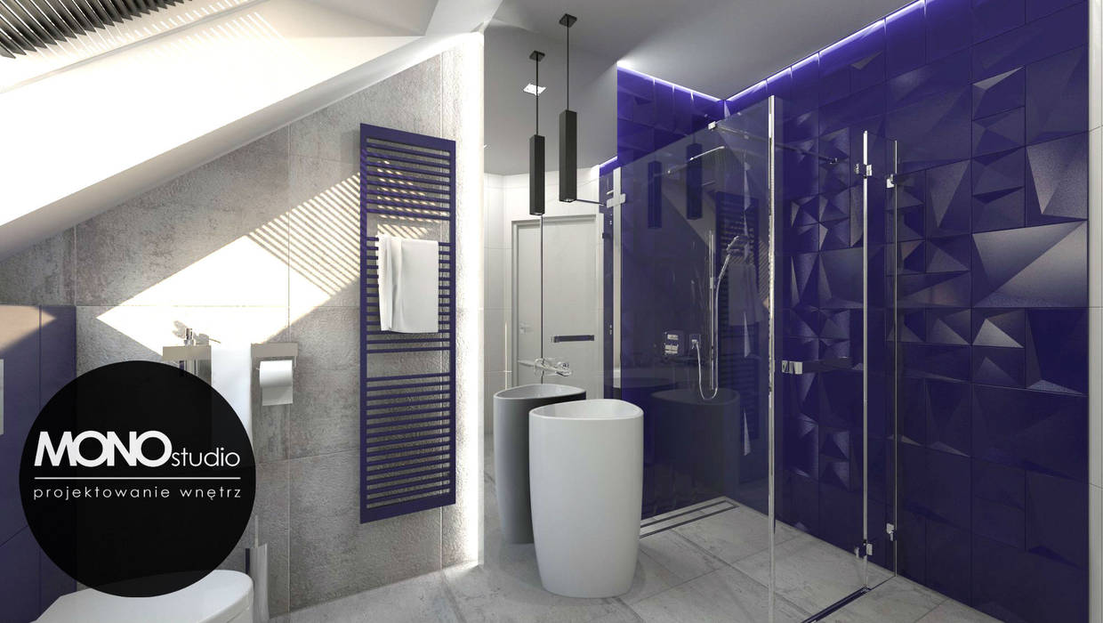 Kontrastowa kolorystyka w nowoczesnym zestawieniu bieli z niebieskim w łazience na poddaszu MONOstudio Nowoczesna łazienka