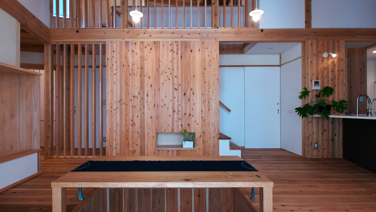 多角形の家 POLYGONAL HOUSE TOYAMA，JAPAN, 水野建築研究所 水野建築研究所 Eclectic style living room