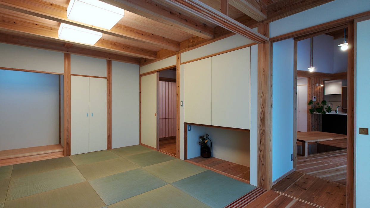 多角形の家 POLYGONAL HOUSE TOYAMA，JAPAN, 水野建築研究所 水野建築研究所 Living room