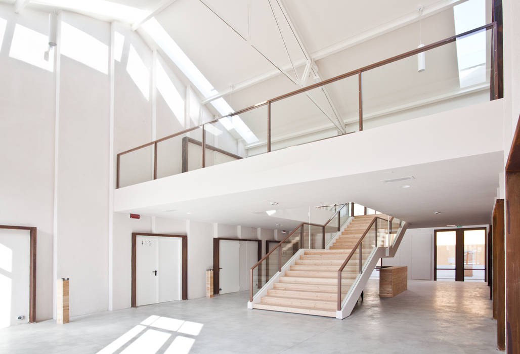 IL FILANDONE, ellevuelle architetti ellevuelle architetti Sala multimediale in stile industriale