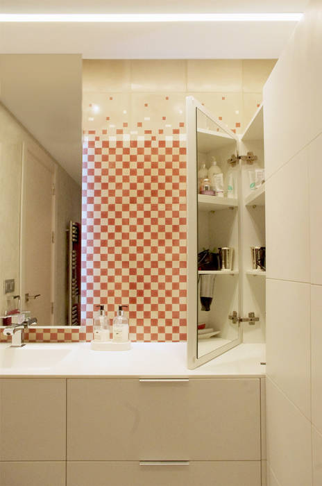 Baño con mosaico hidráulico Trestrastos Baños de estilo moderno