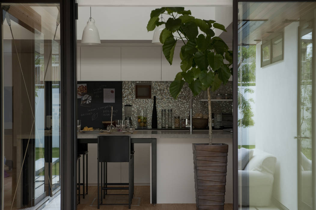 House with the bath of bird, Sakurayama-Architect-Design Sakurayama-Architect-Design Cozinhas modernas