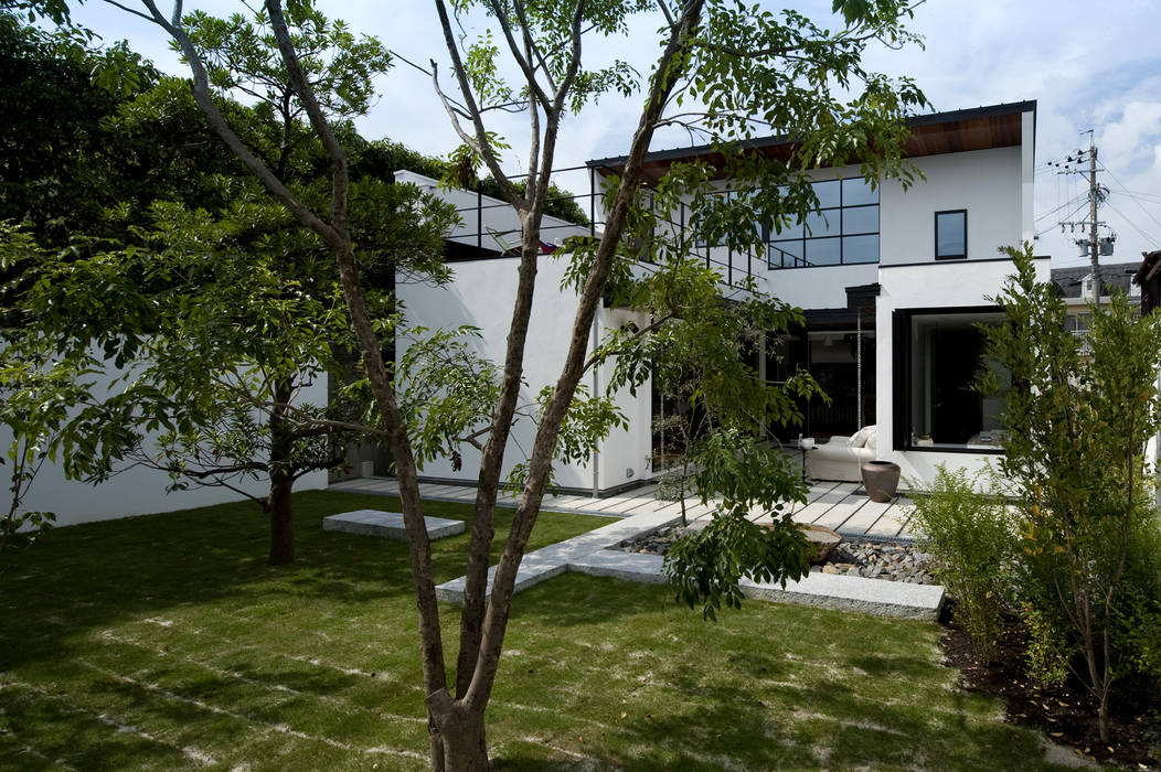 House with the bath of bird Sakurayama-Architect-Design モダンな 家