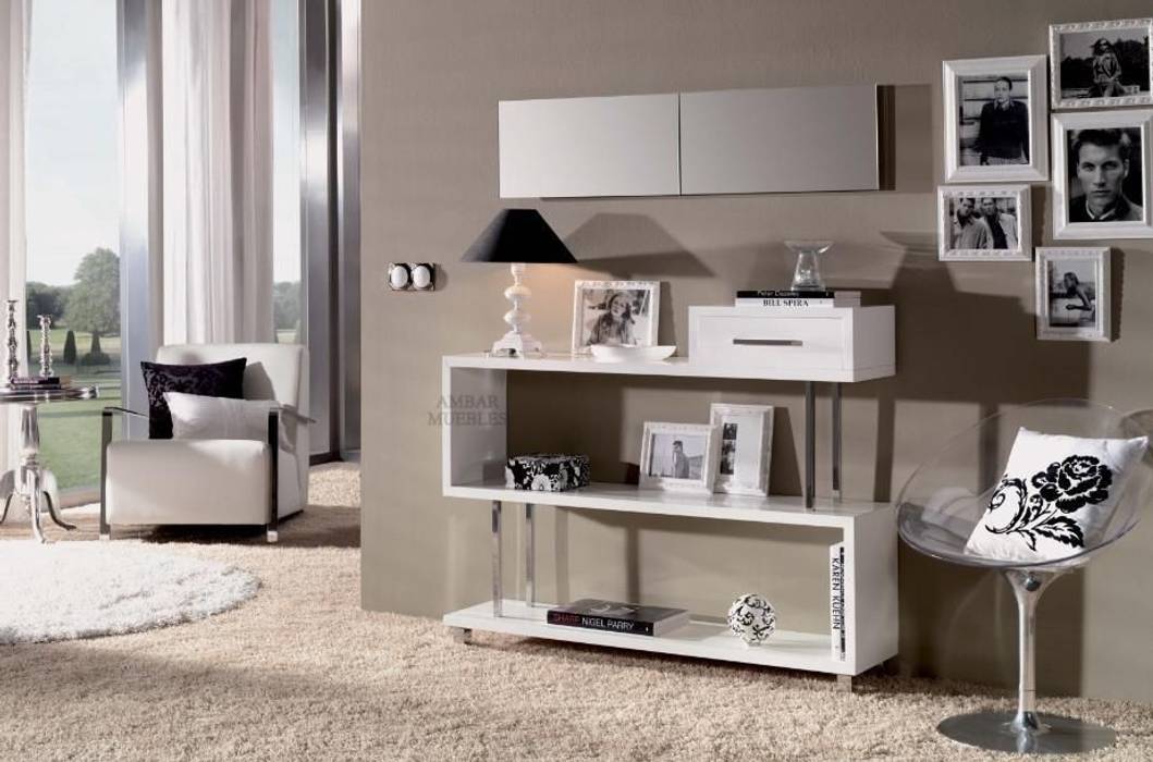 Consola moderna Mikko Ámbar Muebles Pasillos, vestíbulos y escaleras de estilo moderno Cómodas y estanterías