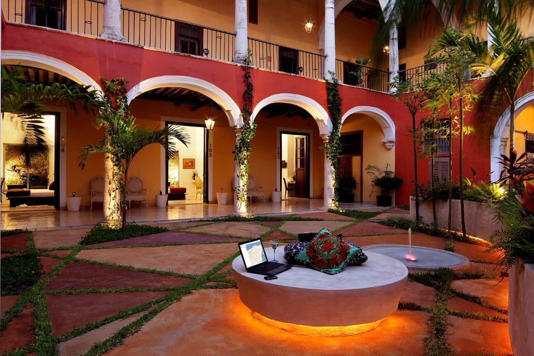 Patio central de taller estilo arquitectura ecléctico homify