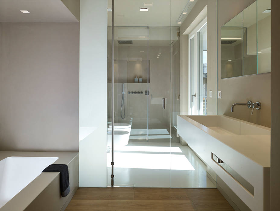 homify Bagno minimalista pavimento in legno,pistrelle,rovere,bianco,pareti in calce