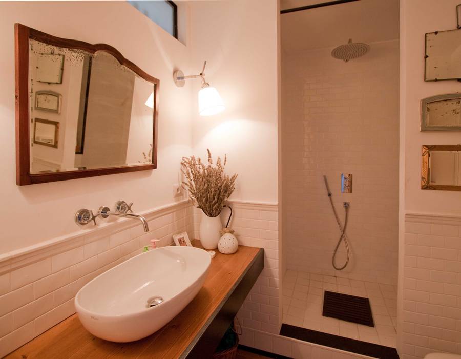 Casa Certosa: All'appartamento un carattere luminoso e moderno, Anomia Studio Anomia Studio Bathroom
