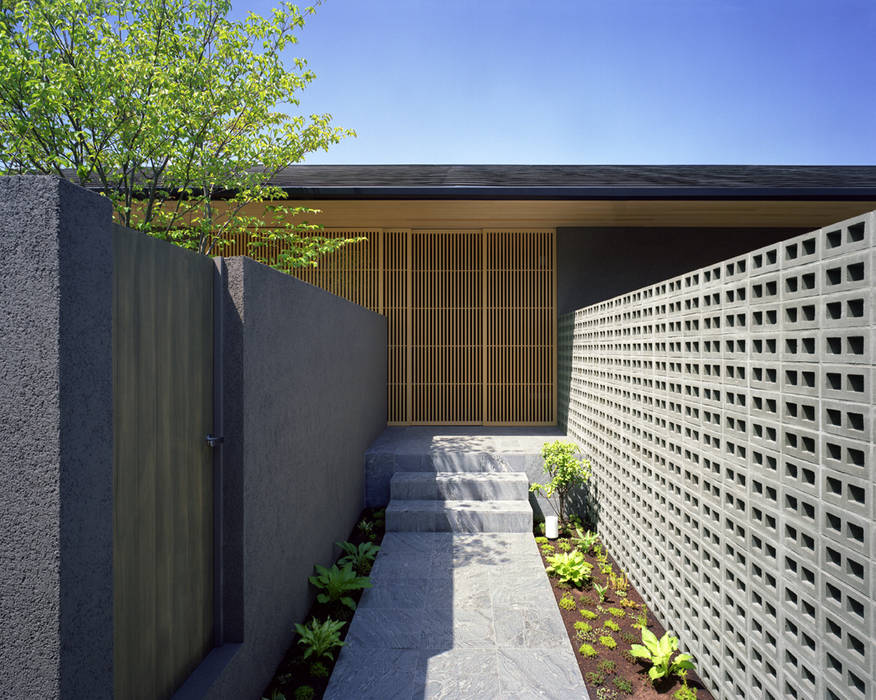 House in Satsuma, 柳瀬真澄建築設計工房 Masumi Yanase Architect Office 柳瀬真澄建築設計工房 Masumi Yanase Architect Office Modern houses