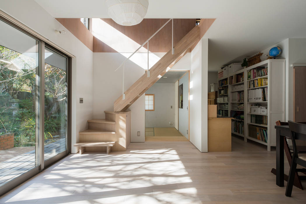 House in Kamakura, 白子秀隆建築設計事務所 白子秀隆建築設計事務所 Corredores, halls e escadas asiáticos