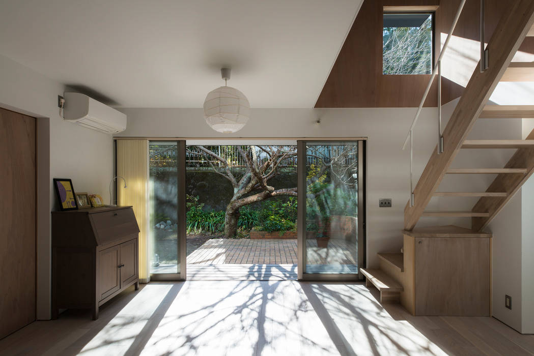 House in Kamakura, 白子秀隆建築設計事務所 白子秀隆建築設計事務所 Asian style living room