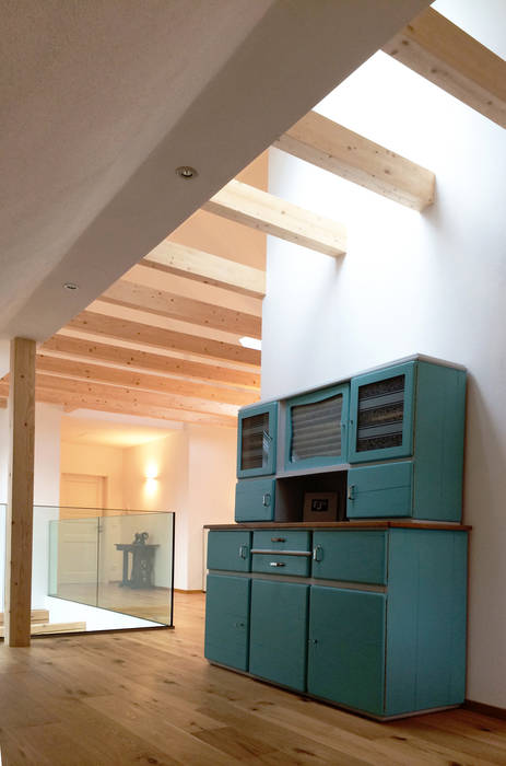 Dachausbau für mehr Licht und Luft im alten Bauernhaus, Cactus Architekten Cactus Architekten Studio moderno
