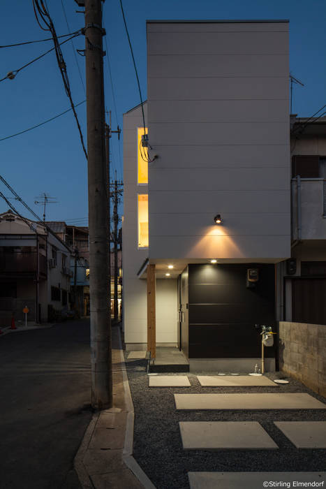 カタビラ／京都の変形狭小地に建つ住宅, 株式会社 片岡英和建築研究室 株式会社 片岡英和建築研究室 Modern Houses