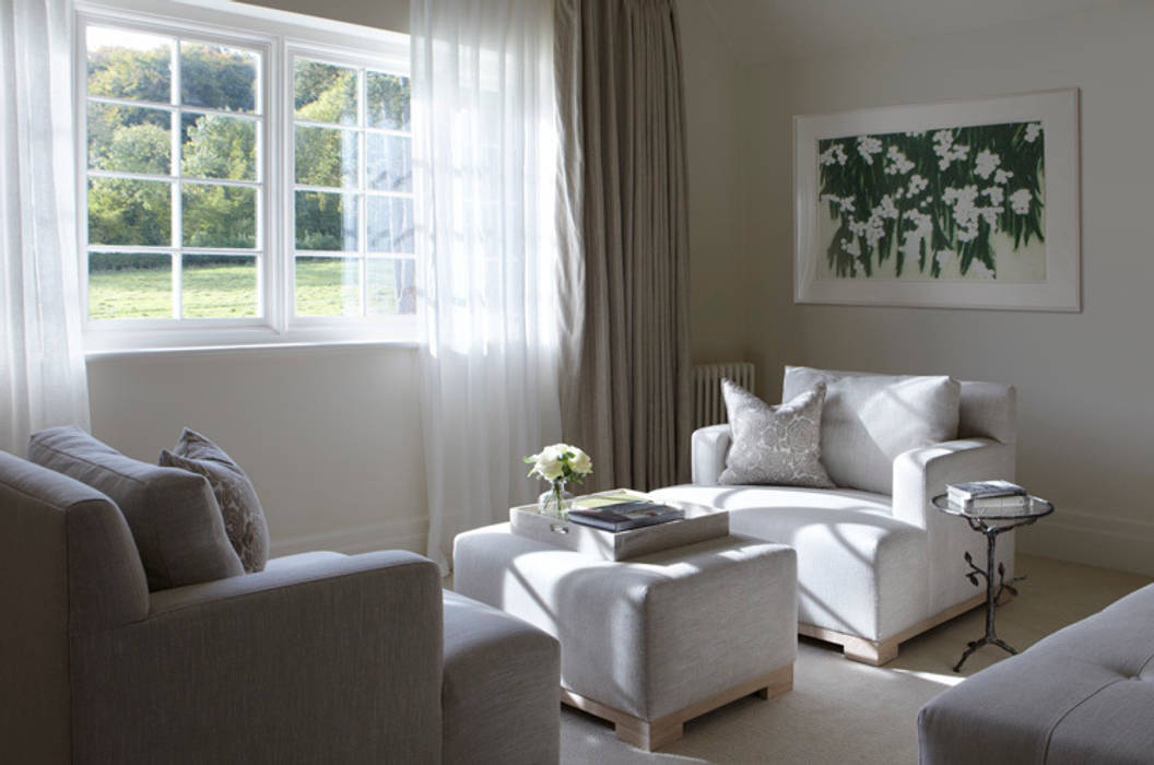 Country House, Hampshire, Helen Green Design Helen Green Design Гостиная в стиле кантри