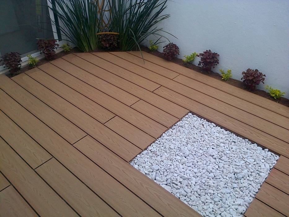 Deck WPC libre de mantenimiento, Grupo Boes Grupo Boes Modern style balcony, porch & terrace Accessories & decoration