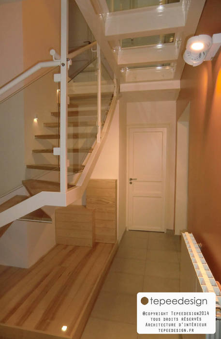 Rénovation d'une villa 70's : escalier et plancher en verre suspendus, Tepeedesign Tepeedesign
