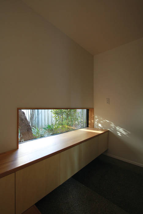 若林Ｍ邸, 遠藤誠建築設計事務所(MAKOTO ENDO ARCHITECTS) 遠藤誠建築設計事務所(MAKOTO ENDO ARCHITECTS) モダンスタイルの 玄関&廊下&階段