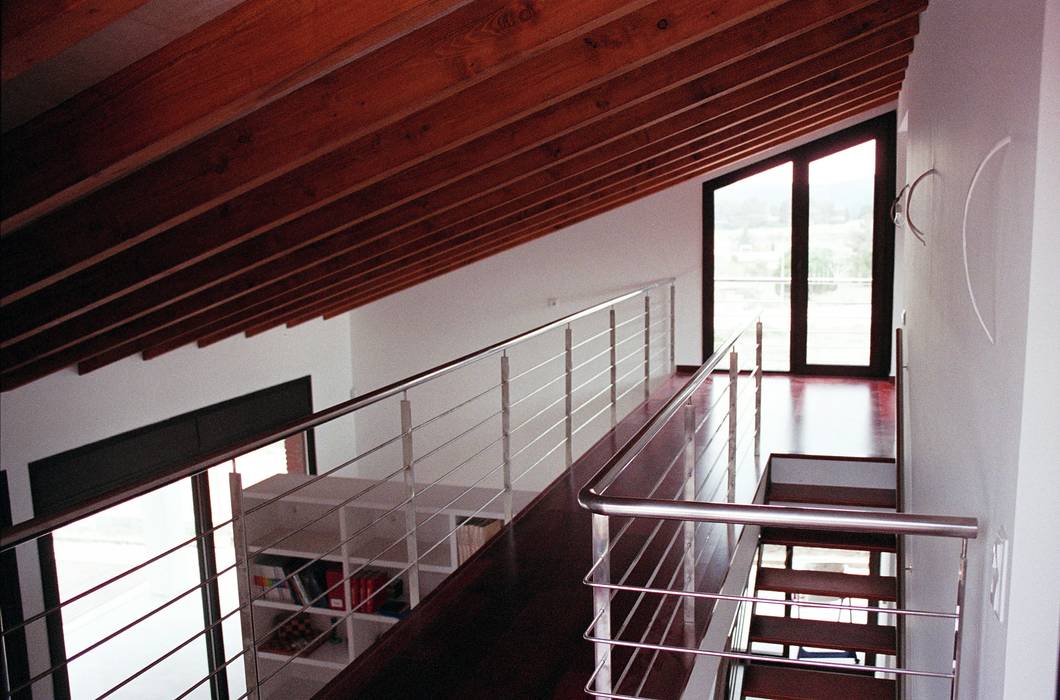 Escalera interior FG ARQUITECTES Pasillos, vestíbulos y escaleras modernos