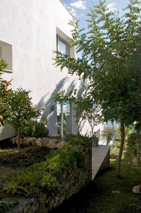 Casa Geniol - Punta de la Mona, SH asociados - arquitectura y diseño SH asociados - arquitectura y diseño Сад в стиле модерн