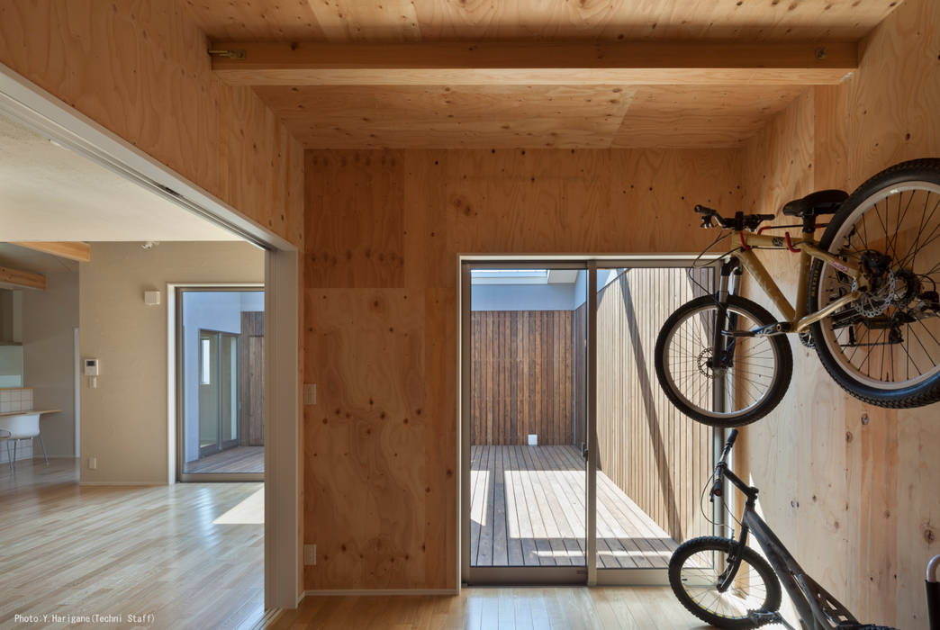 TOHKOU HOUSE, 松岡健治一級建築士事務所 松岡健治一級建築士事務所 Garagens e edículas minimalistas