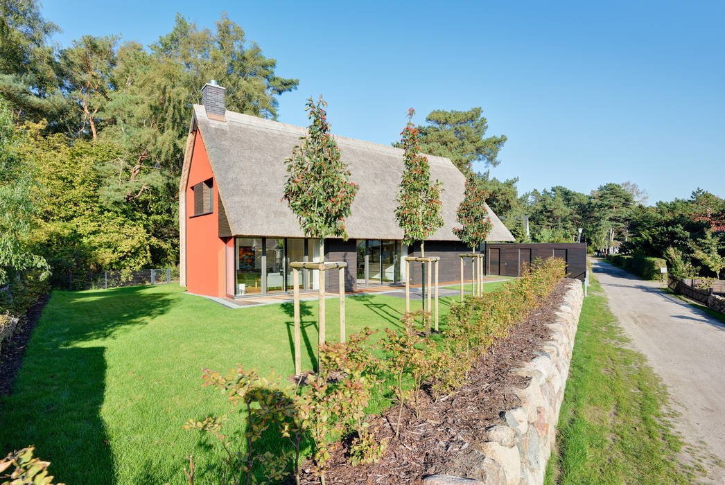 Lichtdurchflutet und gemütlich: Waldhaus mit Durchblick, Möhring Architekten Möhring Architekten Modern home