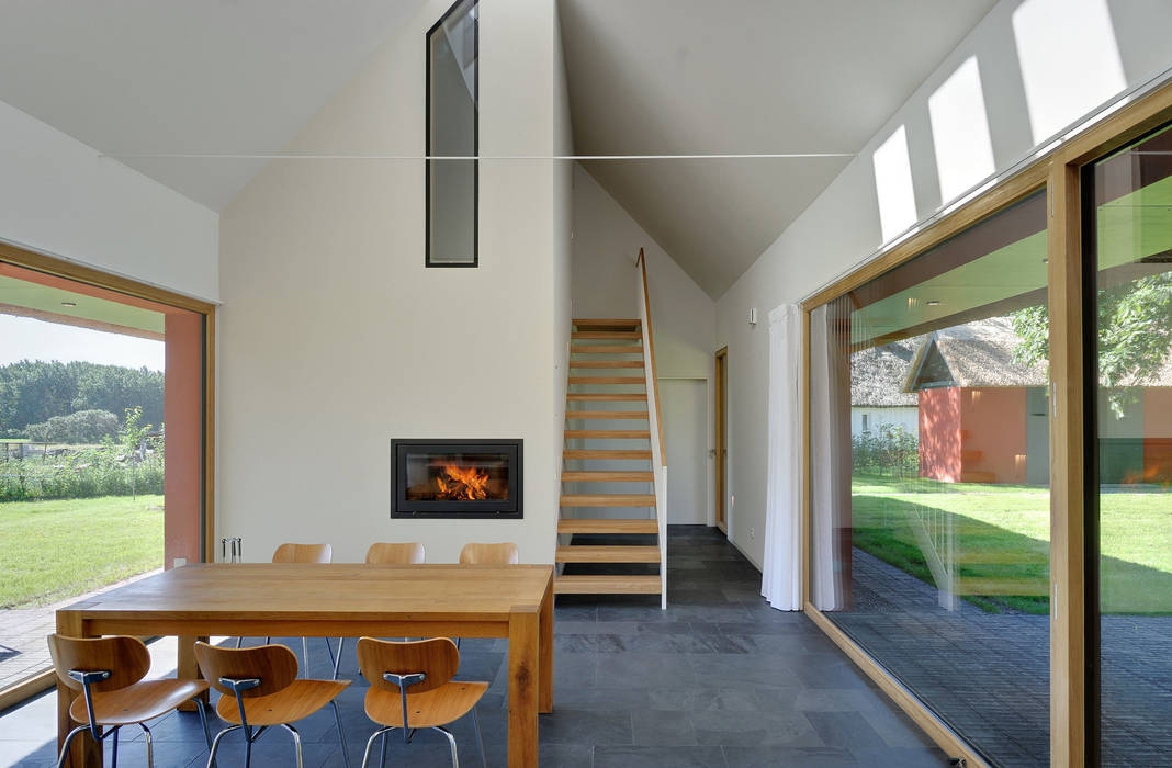 Hofhaus mit Kastanienbaum, Möhring Architekten Möhring Architekten Modern dining room