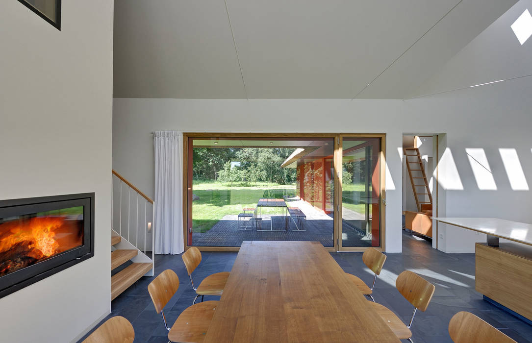 Hofhaus mit Kastanienbaum, Möhring Architekten Möhring Architekten モダンデザインの ダイニング