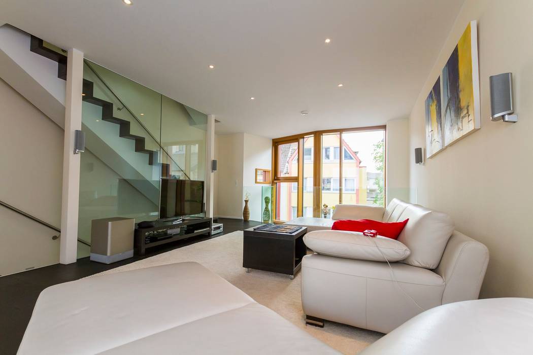 Blick Vom Wohnzimmer Richtung Erker Moderne Wohnzimmer Von Aaw