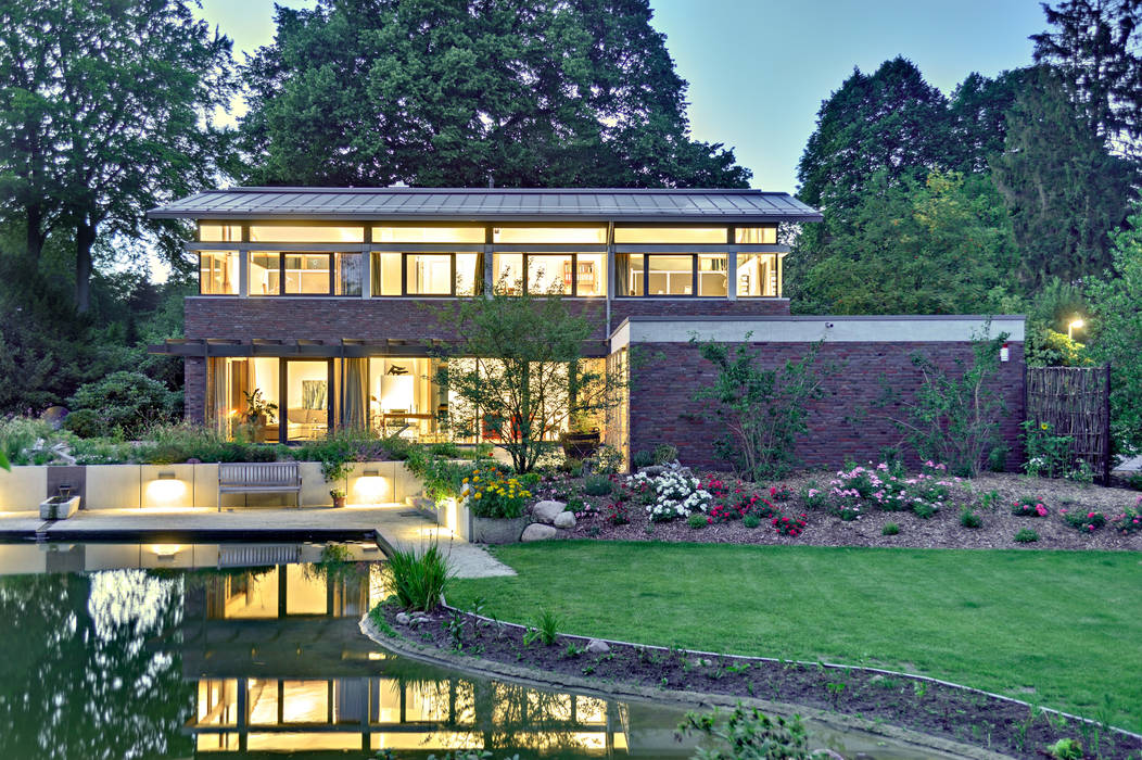 Einfamilienhaus mit schwebendem Dach und Veranda in Bremen, Möhring Architekten Möhring Architekten 現代房屋設計點子、靈感 & 圖片