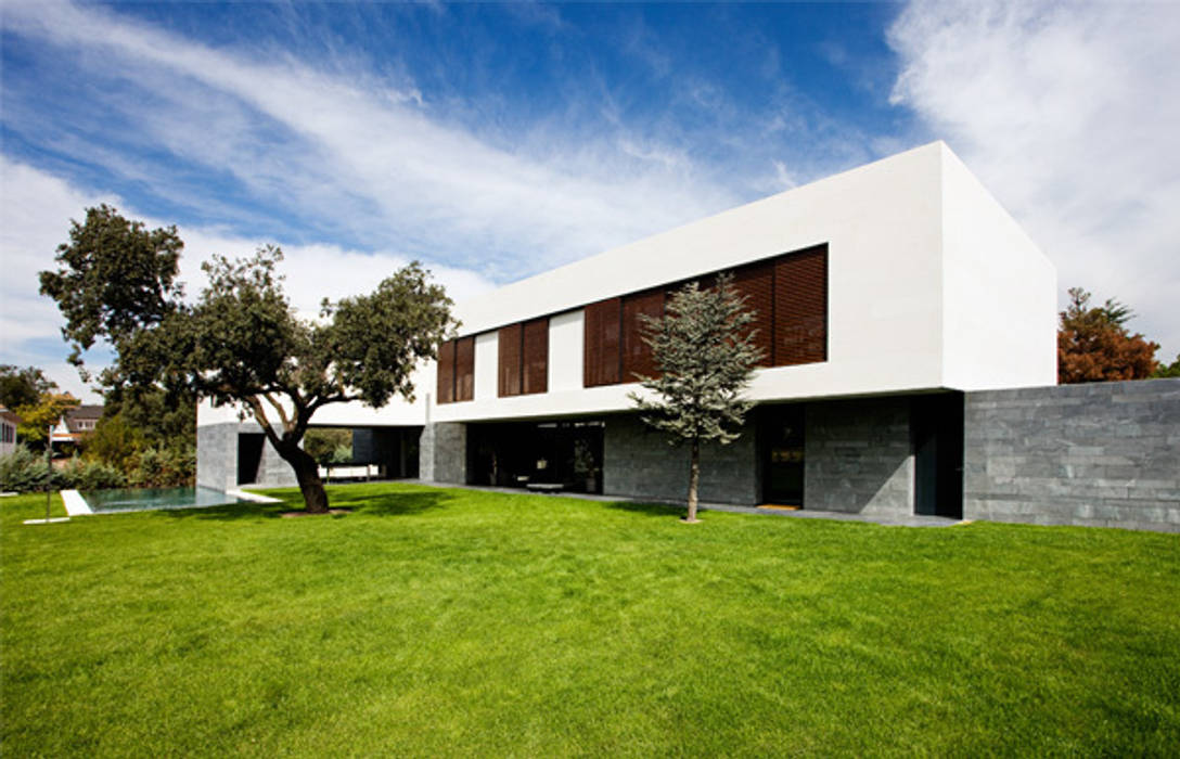 Fachada principal lightarchitecture studio Casas de estilo moderno