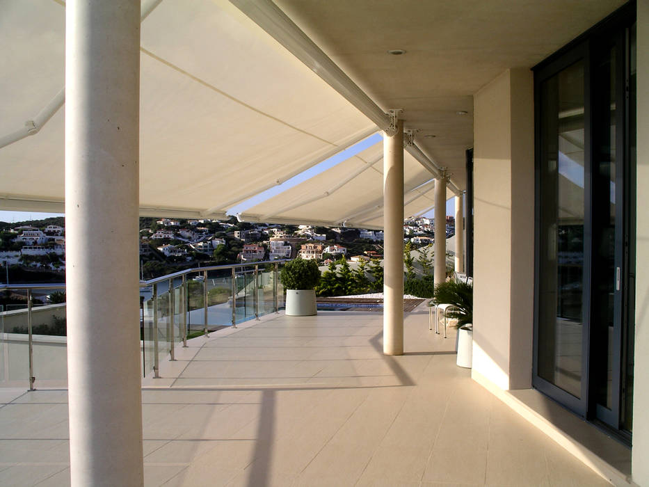 Terrace to the garden FG ARQUITECTES Modern Balkon, Veranda & Teras