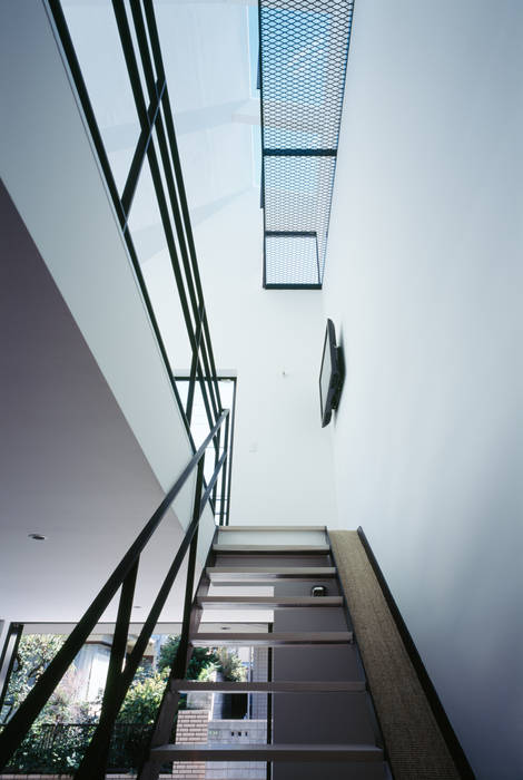1階 天窓 高橋直子建築設計事務所 ミニマルスタイルの 玄関&廊下&階段