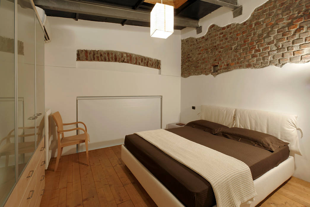 Loft a Milano; zona Ripa Ticinese, Studio Arch. Matteo Calvi Studio Arch. Matteo Calvi Modern style bedroom