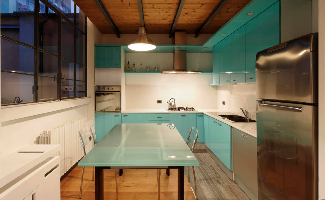 Loft a Milano; zona Ripa Ticinese, Studio Arch. Matteo Calvi Studio Arch. Matteo Calvi Modern style kitchen